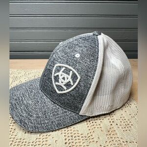 ARIAT Hat Cap Snapback OSFM Gray White Lightweight Embroidered Flex Tech Mesh
